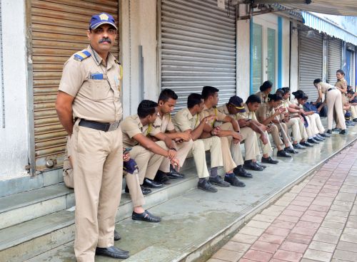 Police bandobast outside Sena Bhawan, Mumbai. Pic: Sahil Salvi