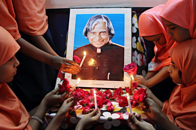 School girls pay tribute to former President APJ Abdul Kalam