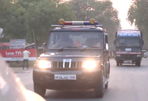 Police van carrying Atiq Ahmed's brother Ashraf arrives in Prayagraj/ANI
