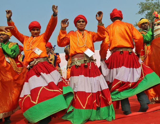 Dhobia dancers from Azamgarh