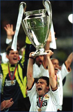 Manuel Sanchis of Real Madrid lifts the European Cup