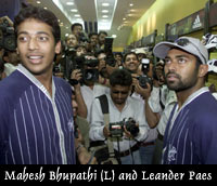 Mahesh Bhupathi (L) and Leander Paes