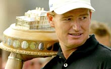 Els lifts the Loch Lomond trophy after winning the Scottish Open