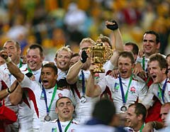 The jubilant England side with the Webb Ellis trophy