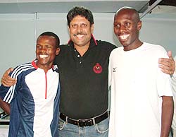 Kapil Dev (centre) with Kenya's Joseph Kahugu (left) and John Mutai