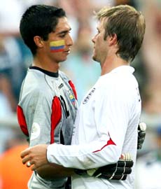 Ecuador 'keeper Cristian Mora with David Beckham