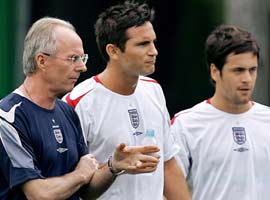 England coach Sven Goran Eriksson, Lampard and Joe Cole