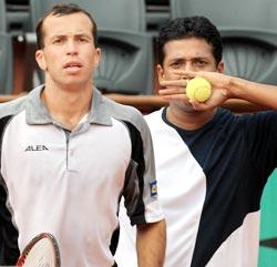 Mahesh Bhupathi (right) and Radek Stepanek