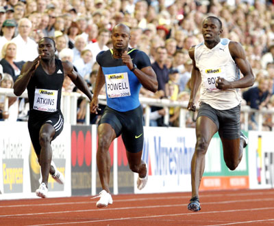 Asafa Powell (centre) and Usain Bolt (right)