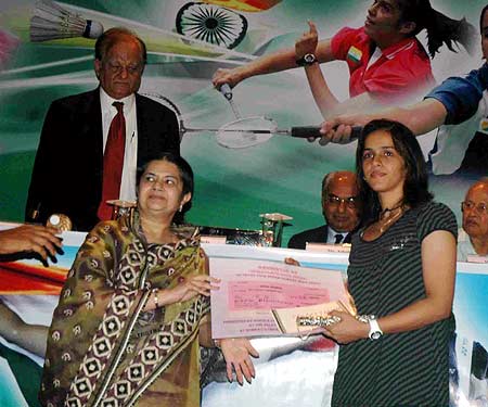 Saina Nehwal is presented a cheque of Rs 2.5 lakh by Rajashree Birla on behalf of Badminton 45 at the Bombay Gymkhana in Mumbai
