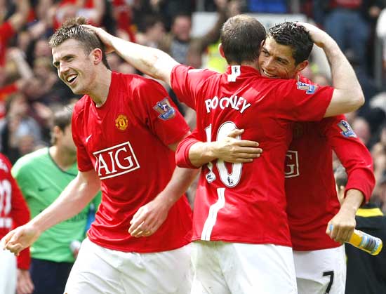 Michael Carrick (left), Wayne Rooney (center) and Cristiano Ronaldo celebrate