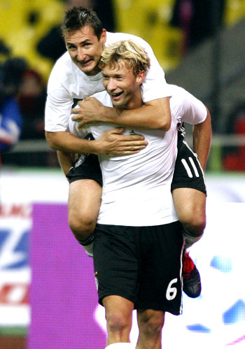 Germany's Klose and Rolfes celebrate victory over Russia in World Cup 2010 qualifying soccer match at Luzhniki stadium in Moscow on Saturday