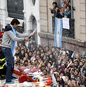 Juan Martin del Potro sprays champagne over his supporters