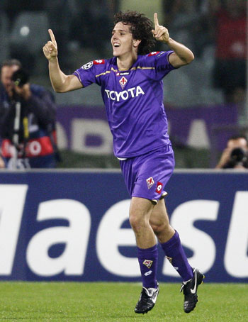 Fiorentina's Stevan Jovetic celebrates after scoring against Liverpool
