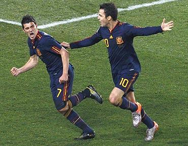 David Villa (left) celebrates with Cesc Fabregas after scoring against Paraguay