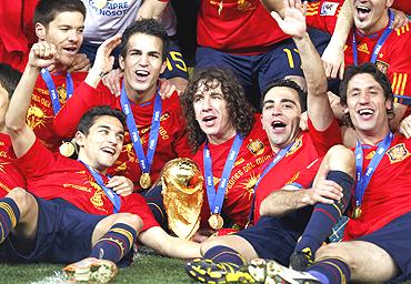 Spanish team with the World Cup trophy