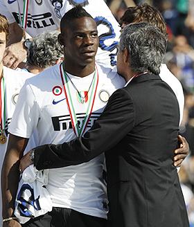 Inter Milan's Mario Balotelli with Jose Mourinho