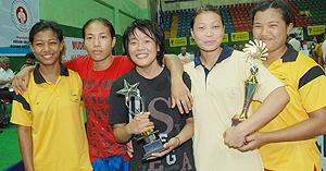 Sarjubala Devi (with trophy) is flanked by her Manipuri teammates