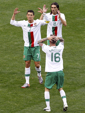 -Portugal's Ronaldo, Meireles and Mendes react after a missed goal attempt