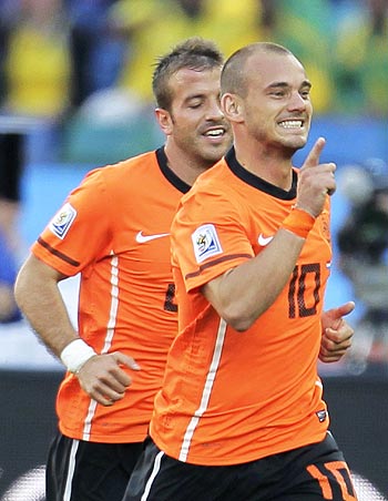 Netherlands's Wesley Sneijder (right) celebrates his goal with teammate Rafael van der Vaart during their 2010 World Cup Group E soccer match against Japan