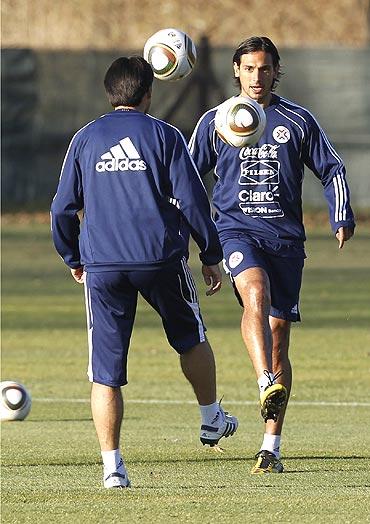 roque santa cruz during a training session