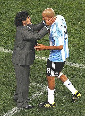 diego maradona (left) with juan sebastian veron