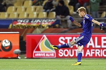 Keisuke Honda scores the opening goal