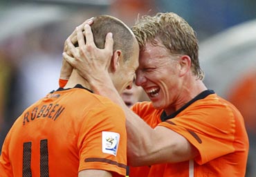 Arjen Robben celebrates with Dirk Kuyt after scoring