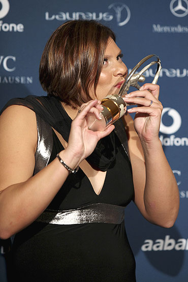 Amputee swimmer and 2004 Paralympic Games gold medallist Natalie Du Toit of South Africa kisses her Sportsperson of the Year with a Disability award