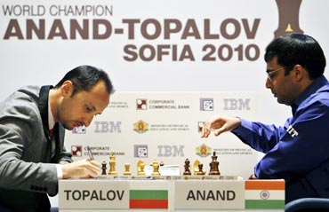 Viswanathan Anand makes his move against Veselin Topalov