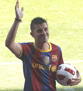 Barcelona's new player David Villa waves to supporters during his presentation at the Nou Camp stadium in Barcelona