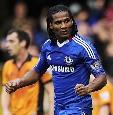 Chelsea's Florent Malouda celebrates his goal against Wolverhampton Wanderers on Saturday