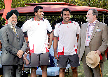 Hardeep Puri (extreme left) and Abdullah Haroon (extreme right) with Rohan Bopanna and Aisam Qureshi