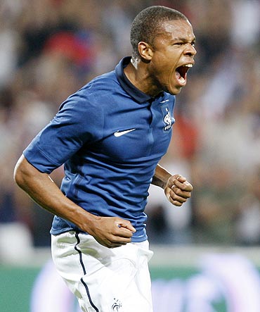 France's Loic Remy (left) celebrates after scoring against Chile