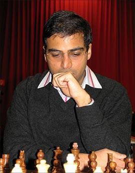 Viswanathan Anand survives a scare against Anish Giri