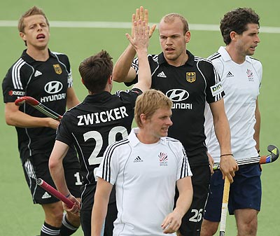 Thilo Stralkowski (right) celebrates with team-mates