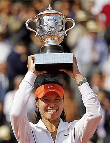 Li Na with the French Open title
