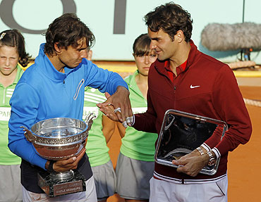 Rafael Nadal (left) shakes hands with Roger Federer