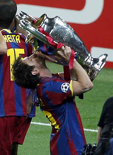 Lionel Messi kisses the trophy after winning the Champions League final against Manchester United