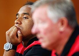 Anderson of Manchester United looks at manager Sir Alex Ferguson