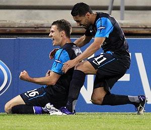 Arsenal's Aaron Ramsey (left) celebrates with teammates after scoring against Olympique Marseille