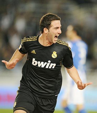 Gonzalo Higuain celebrates