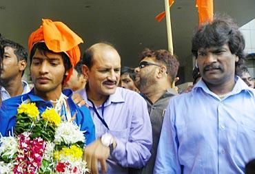 Yuvraj Walmiki with former India stars Mir Ranjan Negi and Dhanraj Pillay at Mumbai's domestic airport