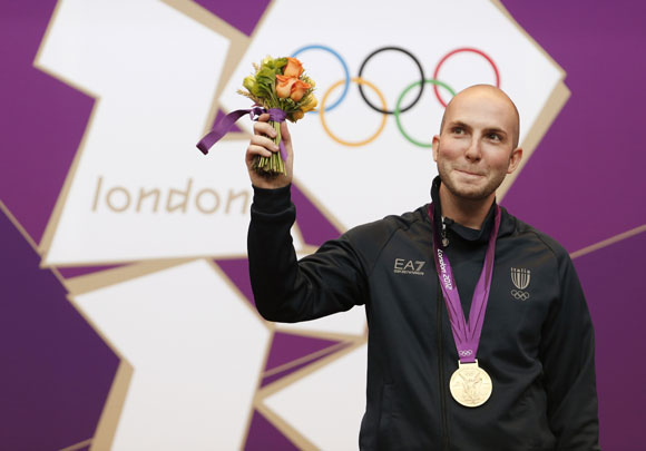 Gold medallist Italy's Niccolo Campriani poses at the men's 50m rifle shooting from 3 positions victory ceremony