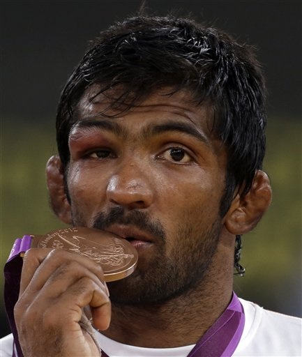 Yogeshwar Dutt displays his bronze medal