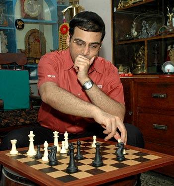 Viswanathan Anand storms into lead at Grand Chess Tour - Rediff.com