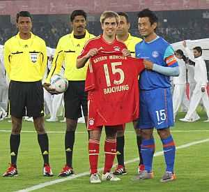 Bayern captain Phillip Lahm presents Bhutia his team's jersey before the start of the match