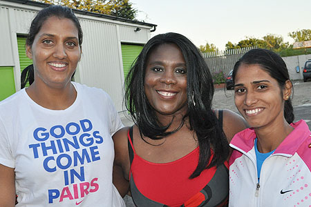 Indian athletes Krishna Poonia (left) and Sudha Singh with mentor Tessa Sanderson (centre)