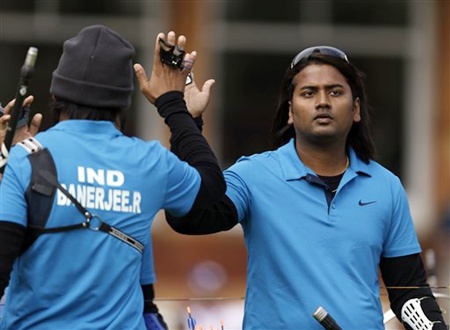 India's Jayanda Talukdar, right, high-fives teammate Rahul Banerjee