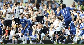 Chelsea's Didier Drogba (R) has a free kick blocked by Tottenham Hotspur's Scott Parker